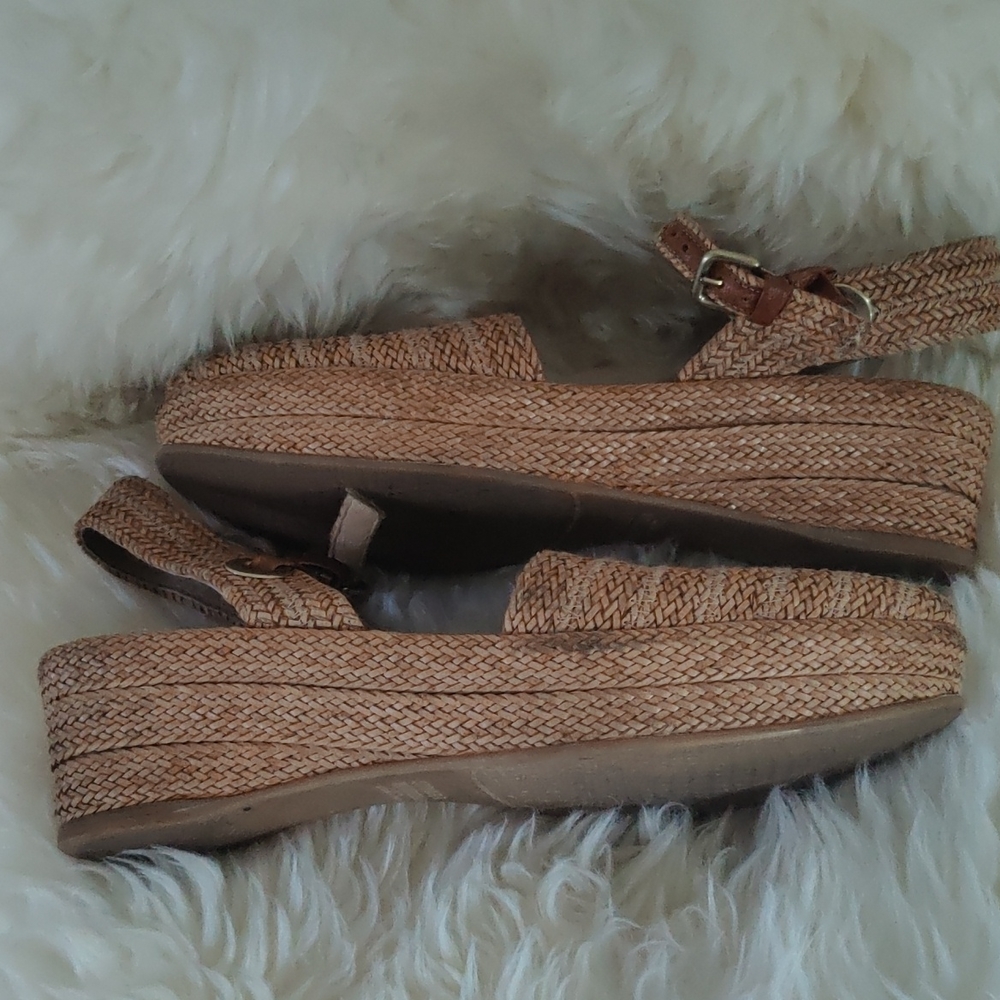 Stuart Weitzman wedge shoe size 9 - Picture 8 of 8